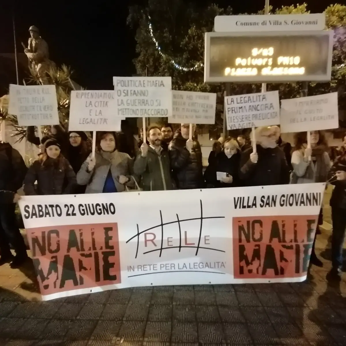 Villa San Giovanni, in 40 al sit-in davanti al Comune dopo \"Cenide\"