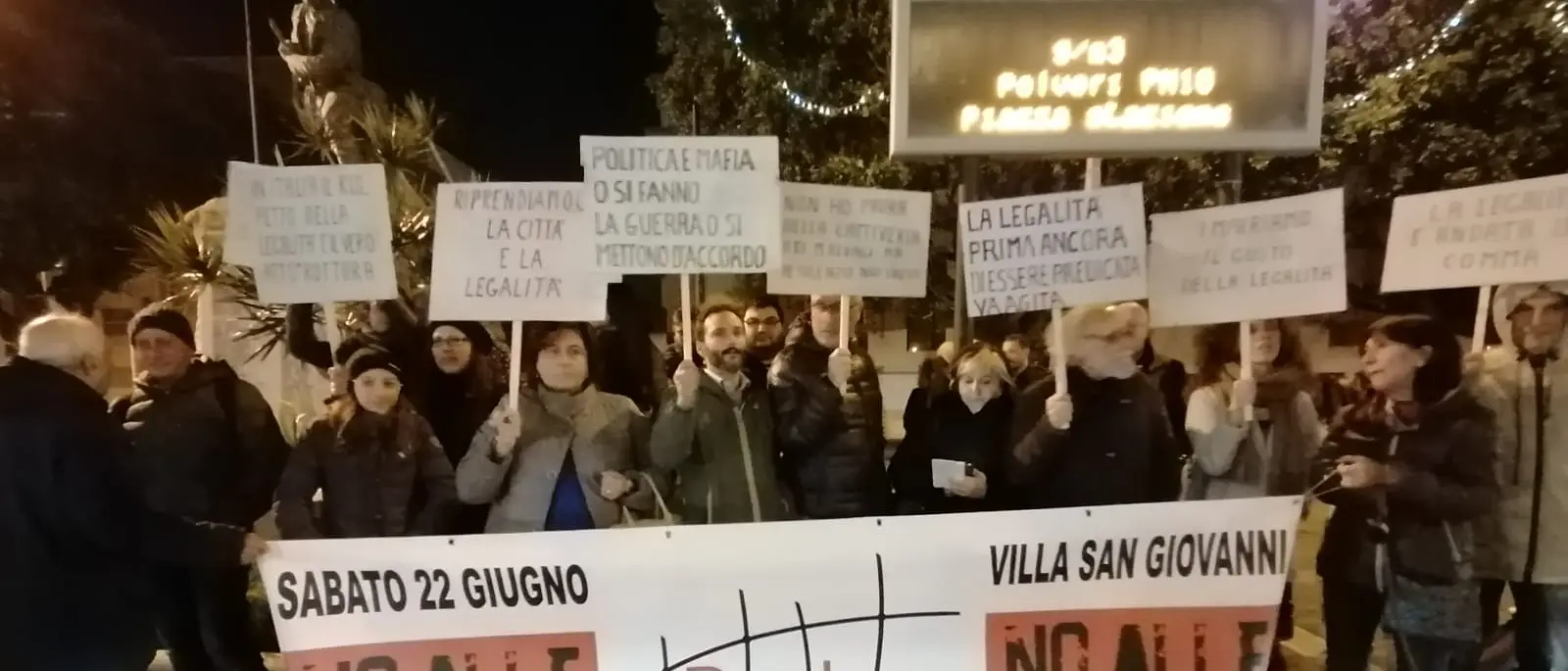 Villa San Giovanni, in 40 al sit-in davanti al Comune dopo \"Cenide\"