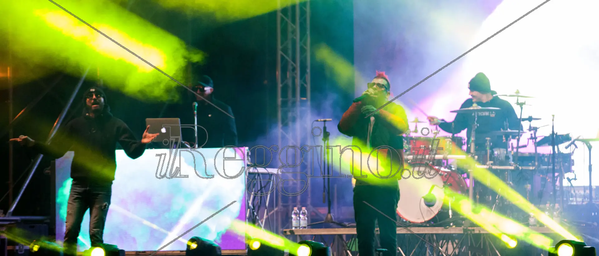 I Boomdabash a Reggio: «Siate orgogliosi di essere terroni. Il Sud non è razzista e accoglie»