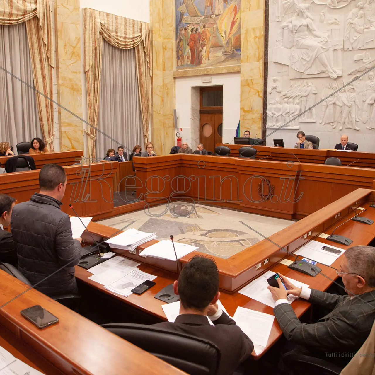 Consiglio metropolitano rovente fra polemiche e tradimenti