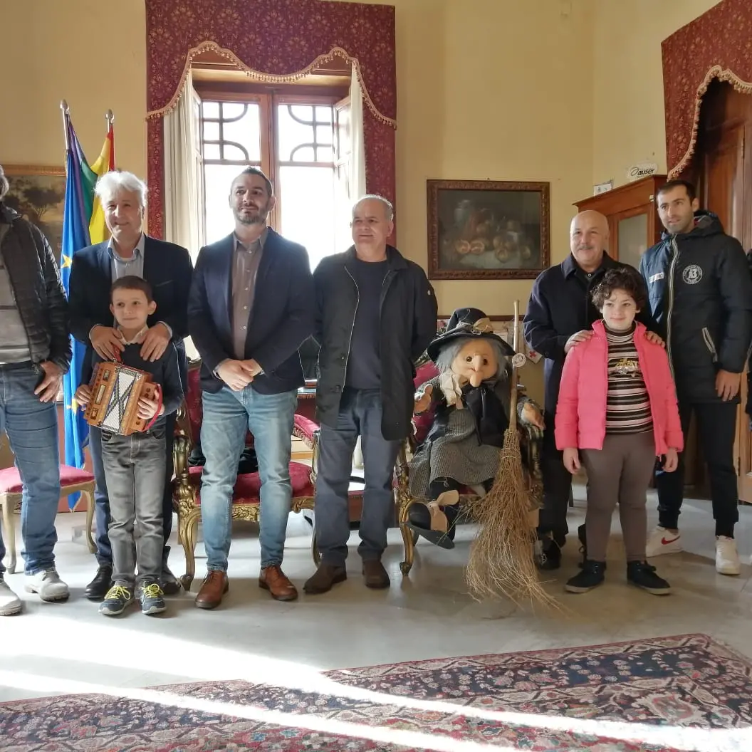 Reggio, ritorna il treno della befana. In carrozza giocattoli e dolci