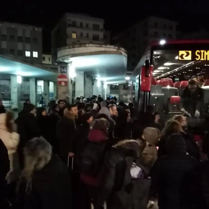 Saluti e partenze, fra conserve e speranze tradite: le feste finiscono e le nostre città si svuotano
