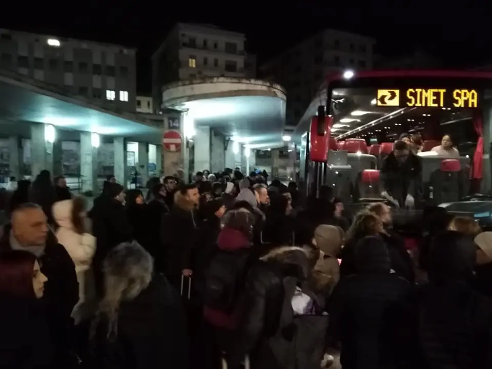 Saluti e partenze, fra conserve e speranze tradite: le feste finiscono e le nostre città si svuotano