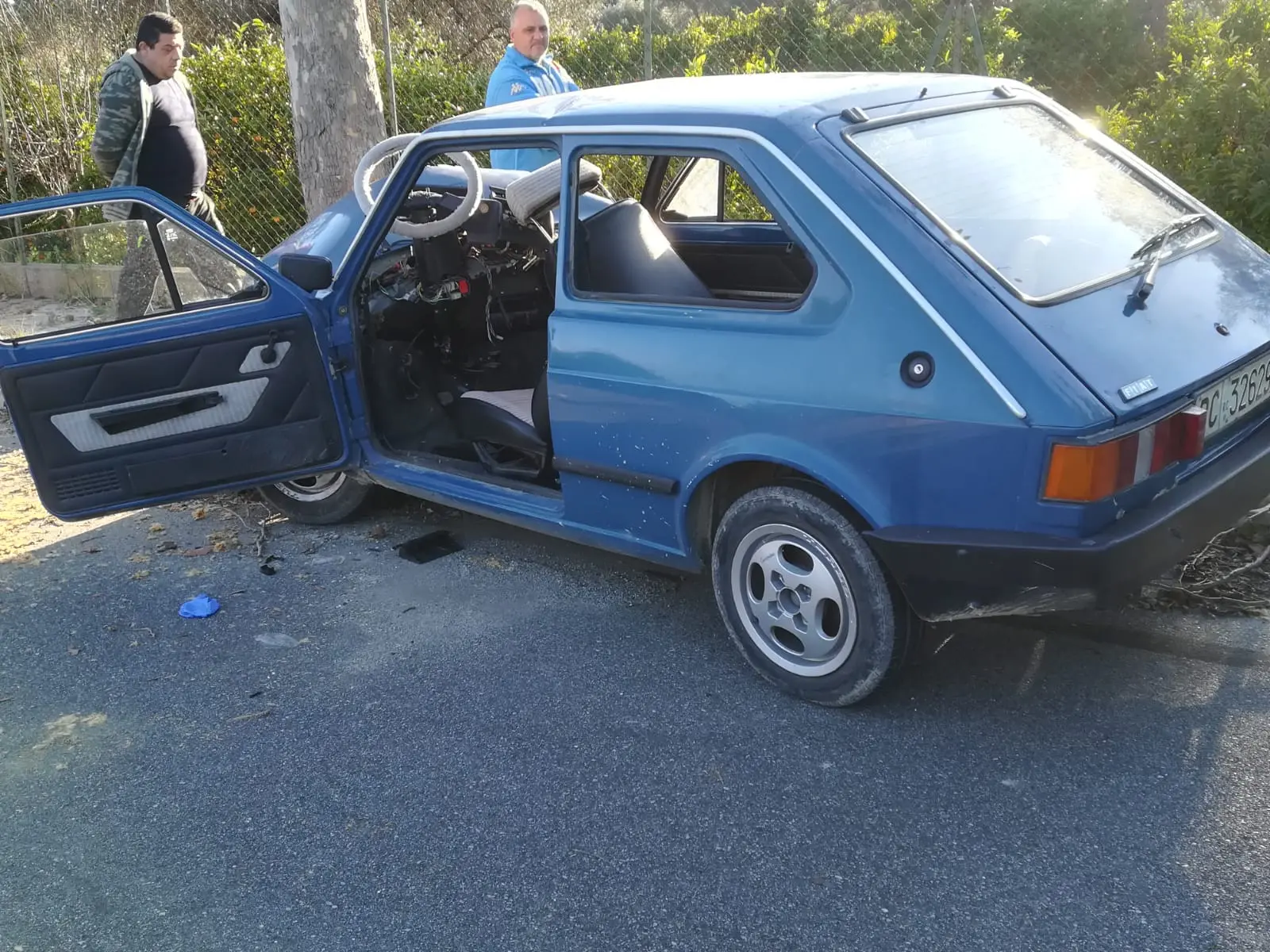 Auto contro albero a Locri, ferita una donna. Indagini in corso