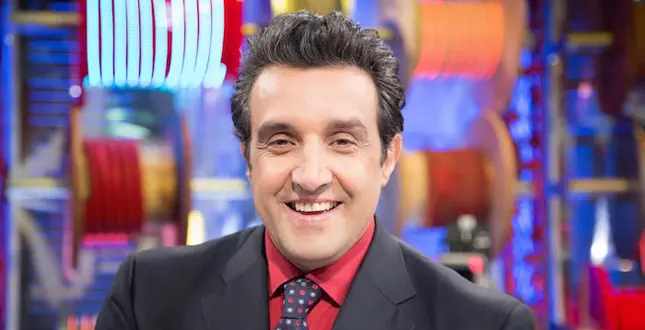 Flavio Insinna arriva a Reggio con la sua \"Macchina della felicità\"