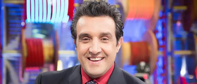 Flavio Insinna arriva a Reggio con la sua \"Macchina della felicità\"