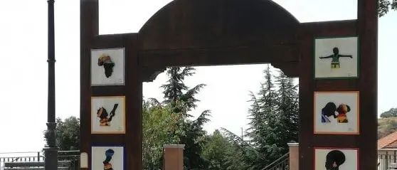 Riace, l'appello della Fondazione: «Riapriamo subito l'ambulatorio». Parte la campagna online