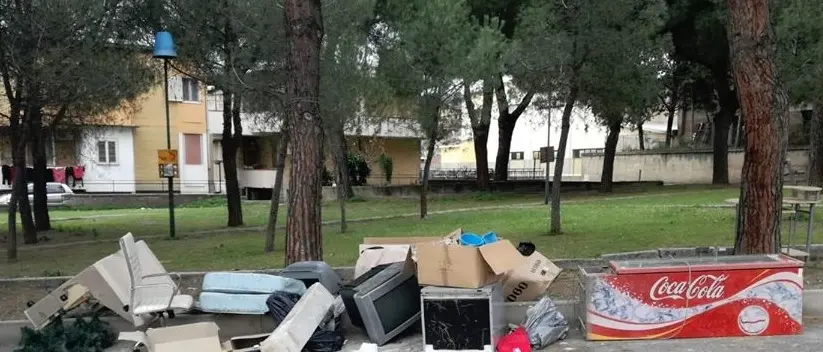 Abbandono rifiuti ad Archi, appello ai cittadini: «Più rispetto per l'ambiente»