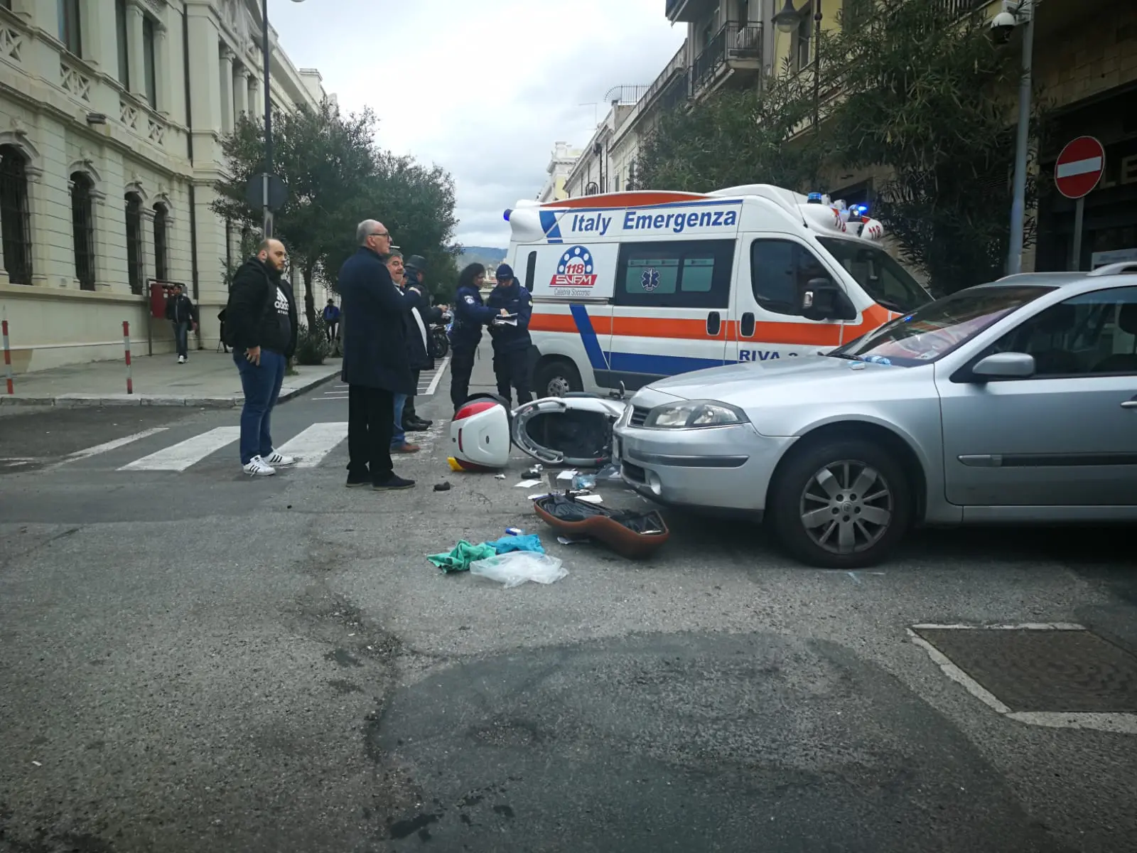 Reggio Calabria, incidente auto-scooter: centauro ferito