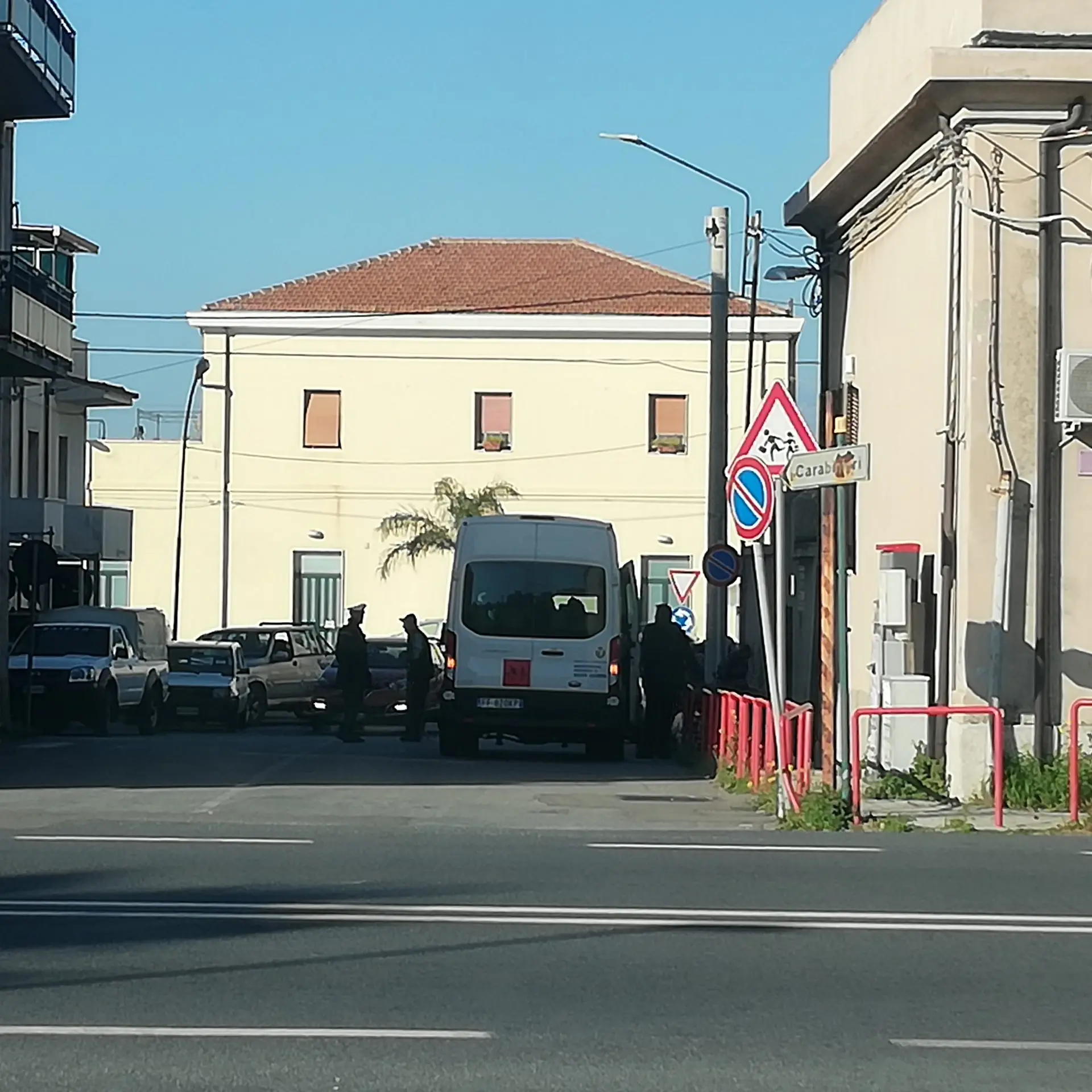 Futuro incerto per la scuola primaria Demetrio Cuzzupoli di Lazzaro