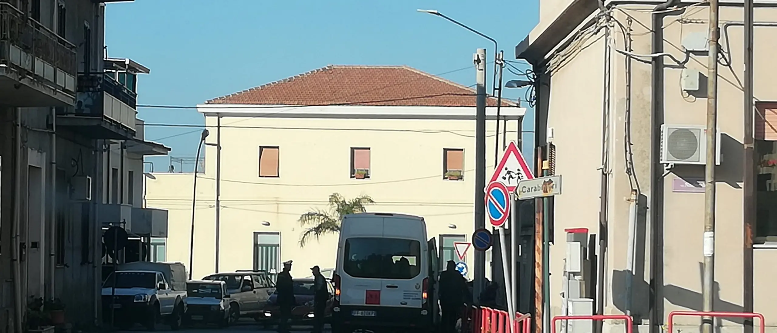 Futuro incerto per la scuola primaria Demetrio Cuzzupoli di Lazzaro