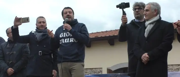 Accoglienza da rock star per Matteo Salvini nella tappa di Gioia Tauro del suo tour calabrese
