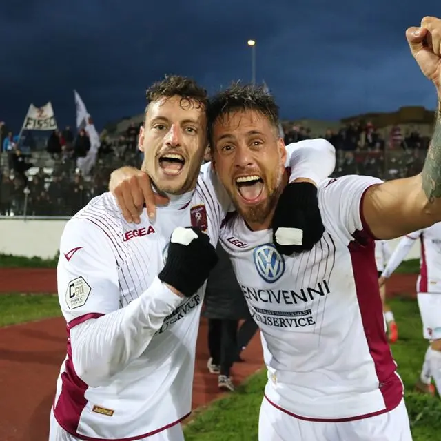 Reggina, lunedì e martedì allenamento a porte chiuse