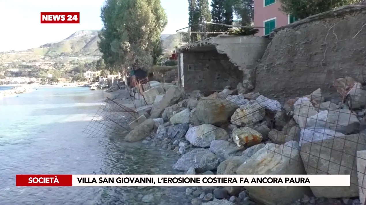 Villa, l'erosione costiera fa paura. Case distrutte dal mare a Cannitello