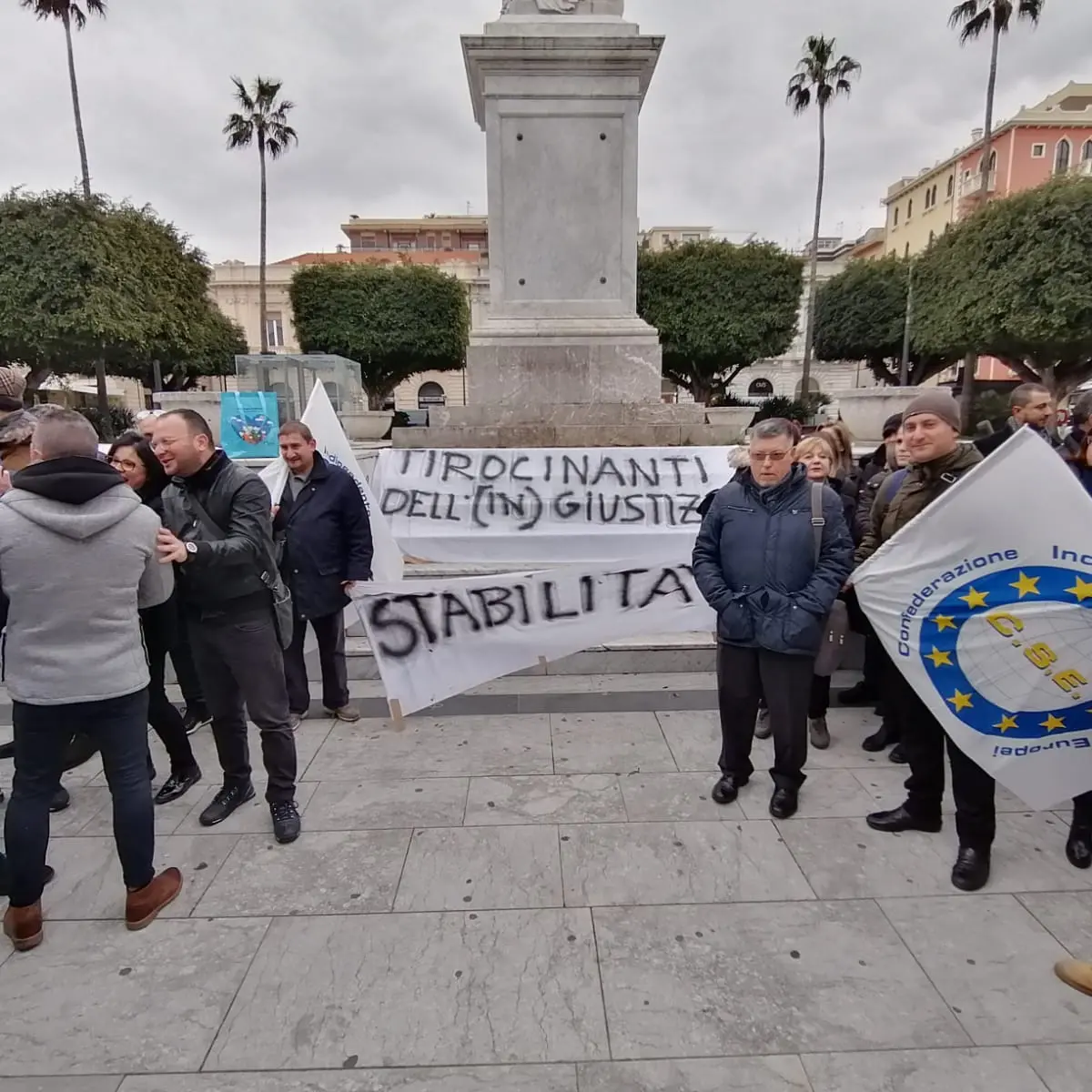 Tirocinanti della giustizia in piazza chiedono un lavoro stabile e sicuro