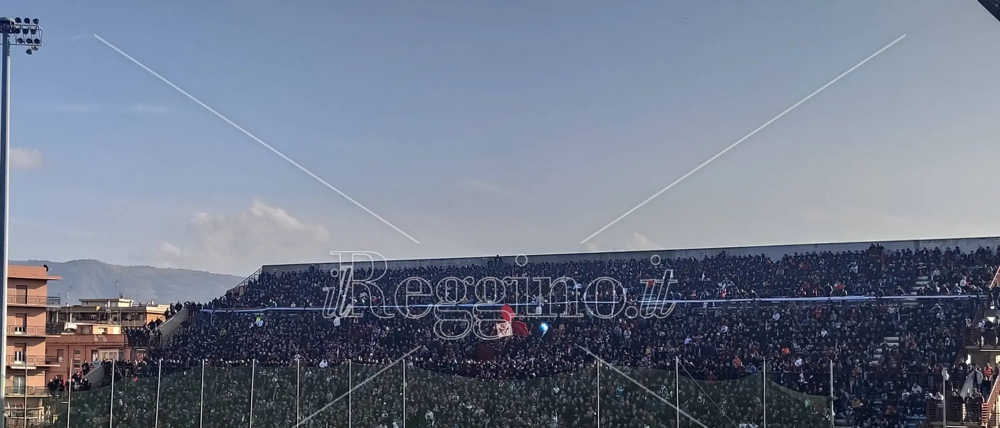 Reggina, tonfo interno: resta in dieci e passa il Monopoli