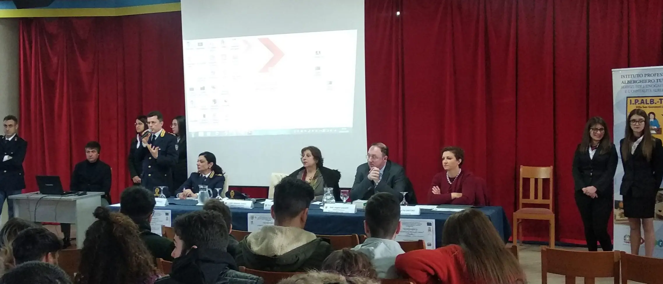 Bullismo e violenza tra i giovani. La Polizia in cattedra a Villa