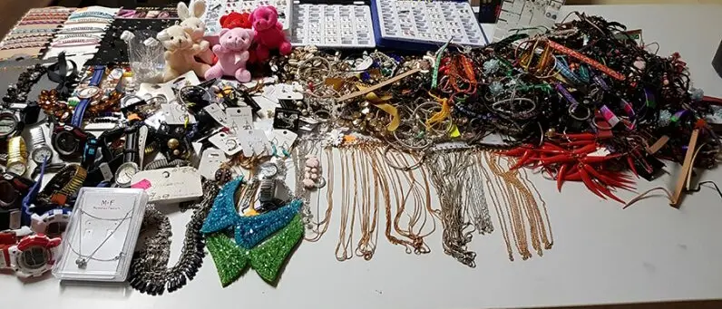 Reggio, sequestro record su Corso Garibaldi: 20mila pezzi di merce. Espulso pachistano