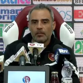 Reggina, Toscano suona la carica: «A Catanzaro per giocarcela»