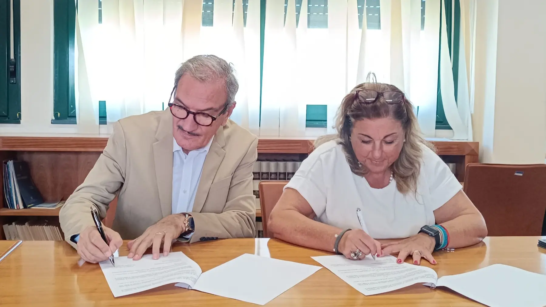 <p>Enzo Romeo e Angela Marcello</p>\\n