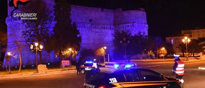 Reggio, rubano smartphone a coetanei. Arrestati due ventenni