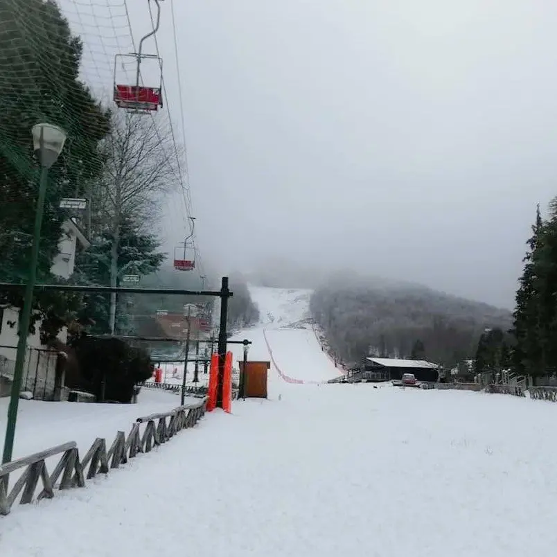 A Gambarie arriva la neve che gli appassionati aspettavano