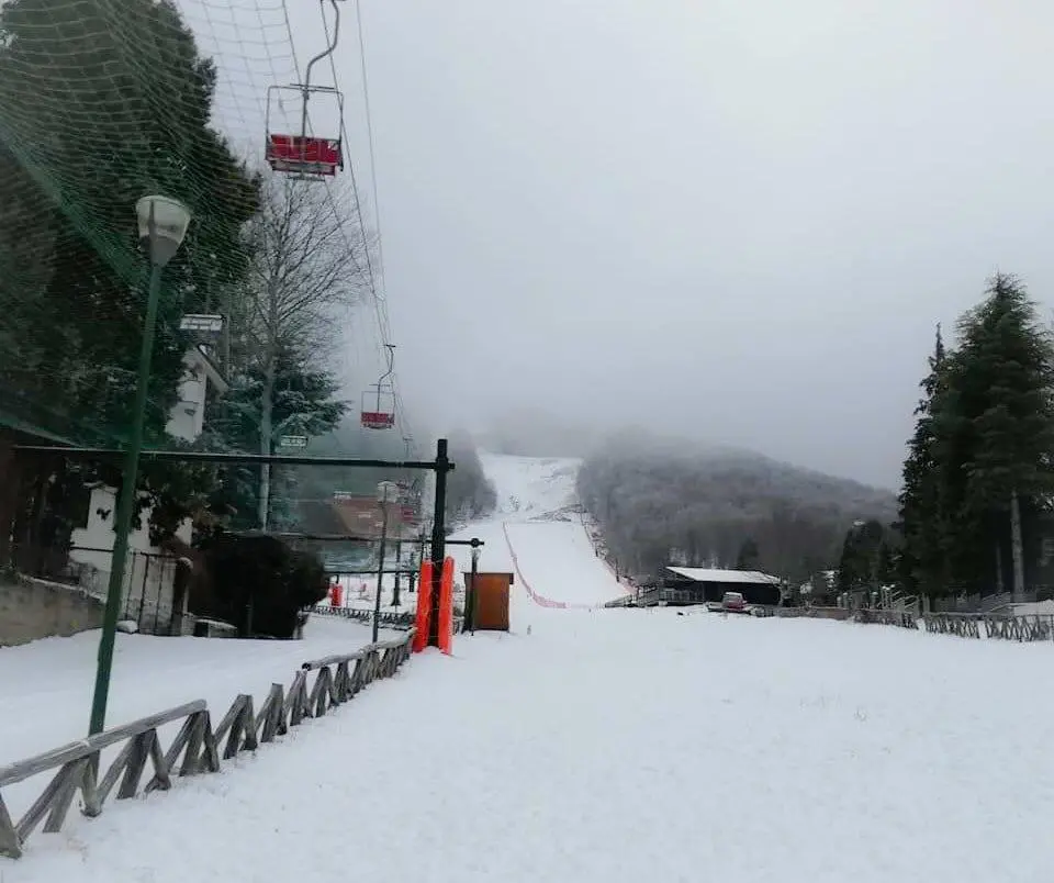 A Gambarie arriva la neve che gli appassionati aspettavano