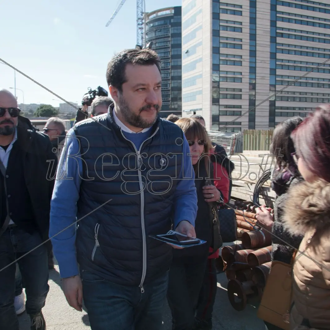 Salvini tra selfie e lamentele. Dai pescatori di Bagnara ai tirocinanti della giustizia di Reggio