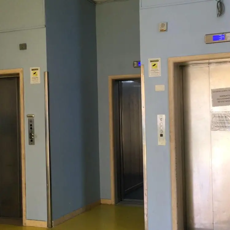 Locri, un anno dopo in ospedale gli ascensori sono di nuovo ko
