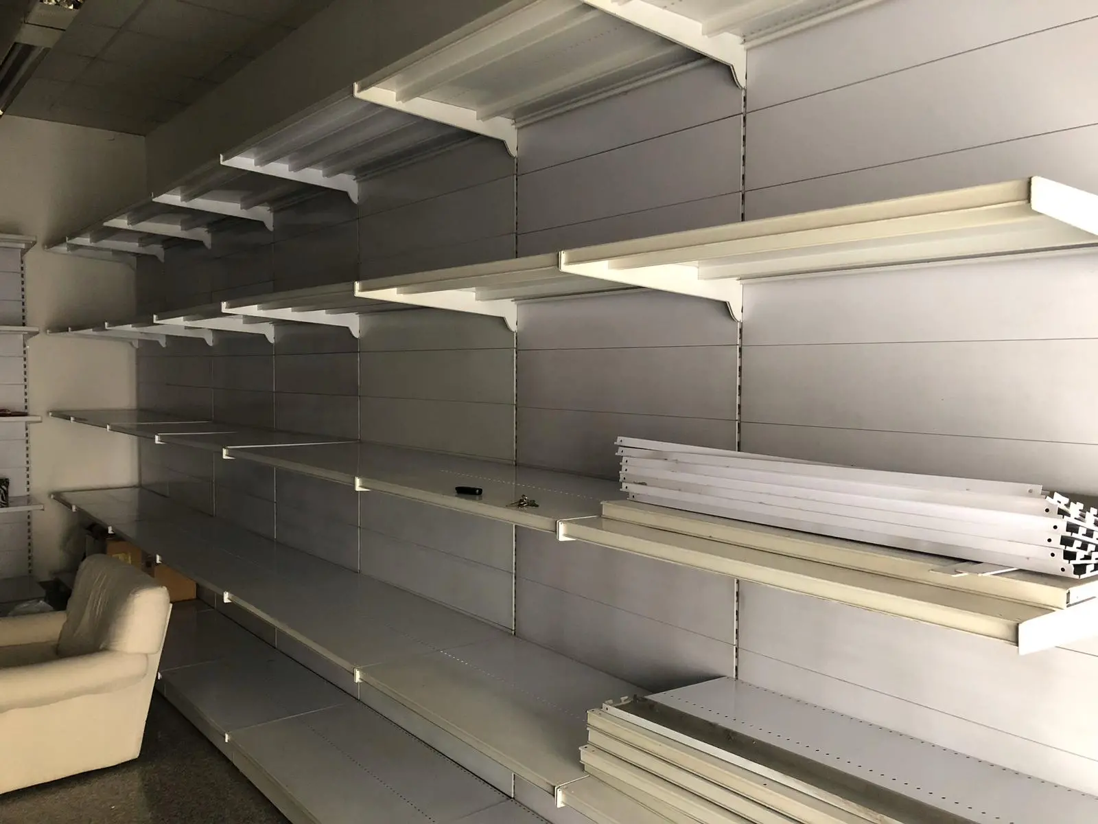 Scilla: volontari a raccolta, domenica arrivano gli scaffali per la biblioteca