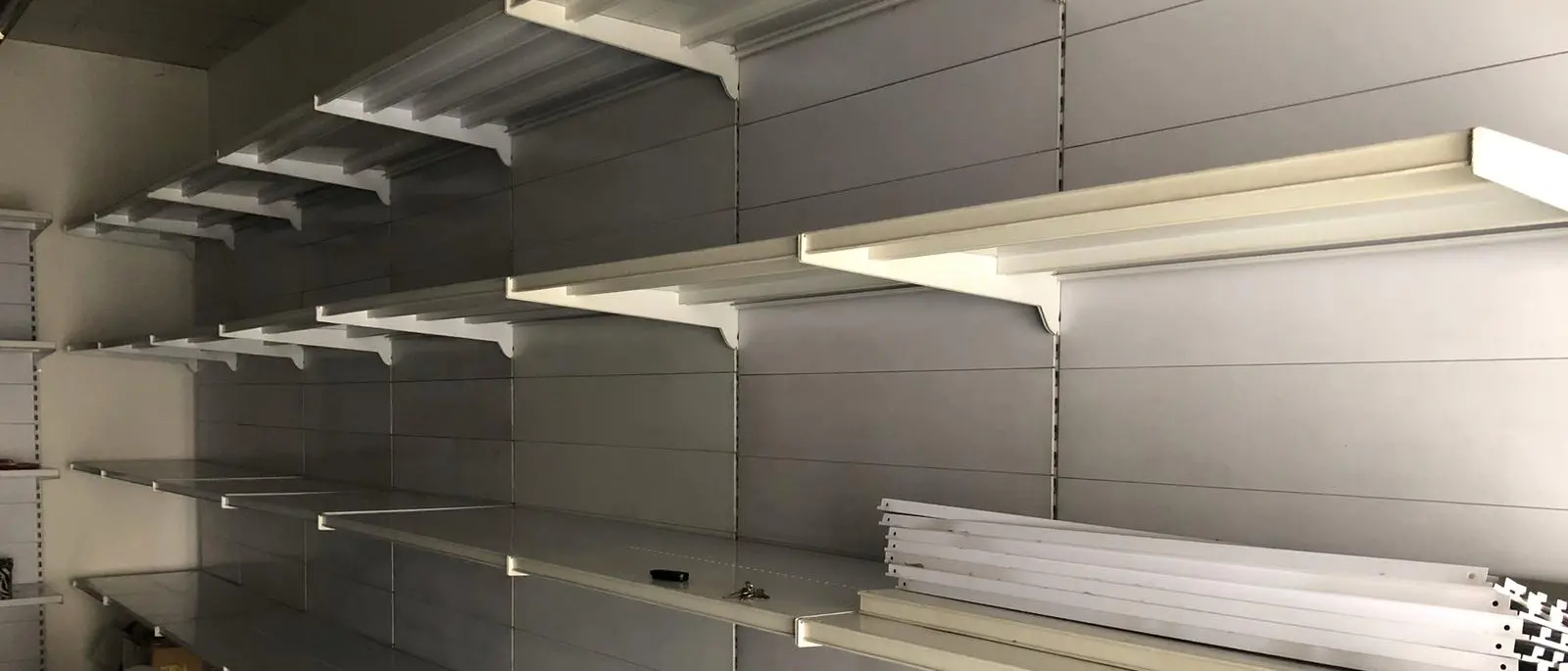 Scilla: volontari a raccolta, domenica arrivano gli scaffali per la biblioteca