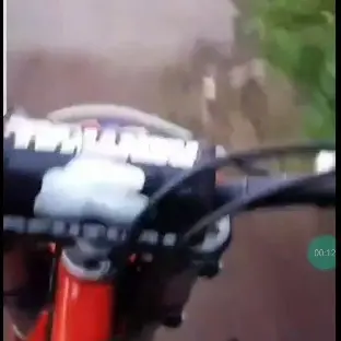 Sfuggono alla polizia e postano video sul web. Beccati e multati