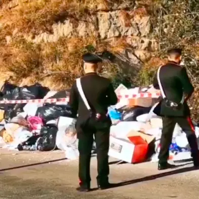Eternit e rifiuti pericolosi abbandonati in discarica: il video incastra un \"lordazzo\"