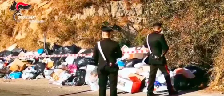 Eternit e rifiuti pericolosi abbandonati in discarica: il video incastra un \"lordazzo\"