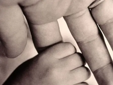 Affido e adozione di minori, il messaggio delle associazioni familiari