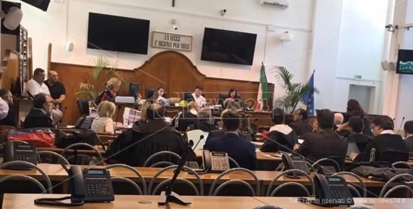 Riace, i soldi per gli immigrati usati per acquisti