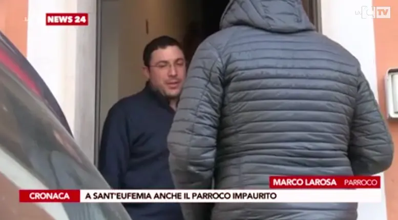 ‘Ndrangheta, dopo l’operazione antimafia anche il prete sta zitto: «Sono super partes»
