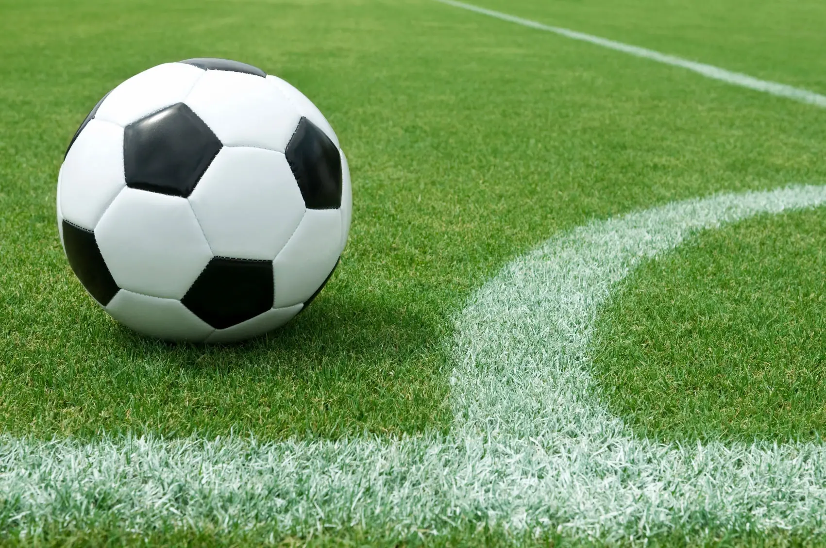 Calcio, esordio in serie B per arbitro reggino. Gli auguri di Falcomatà