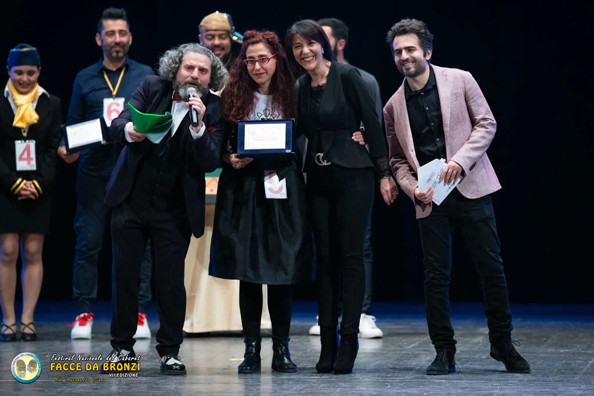 Facce da Bronzi, applausi e risate al \"Cilea\" nel ricordo di Giacomo Battaglia