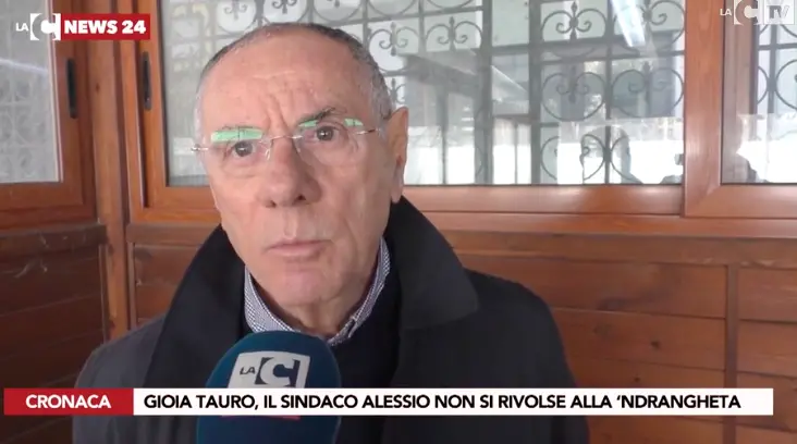 Accusato di avere chiesto voti al clan, il giudice dà ragione al sindaco Alessio