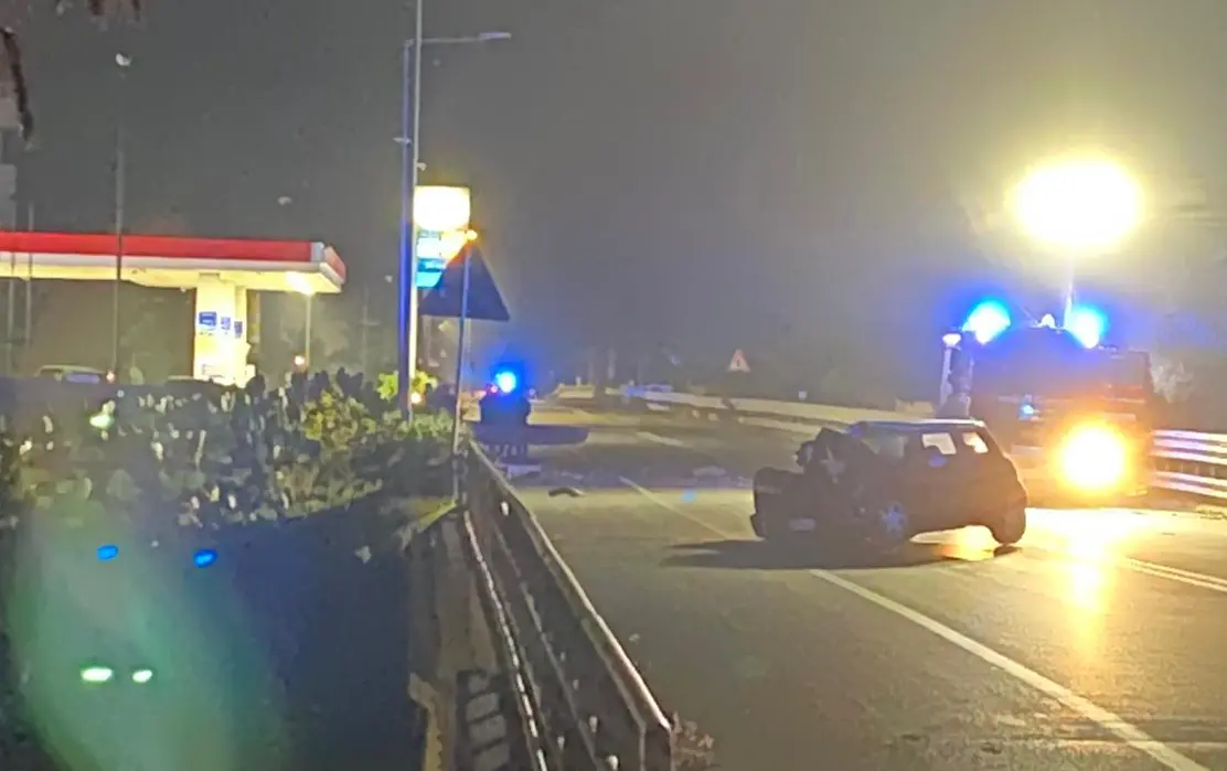 Lazzaro, incidente sulla statale 106. Ferito un giovane di Motta