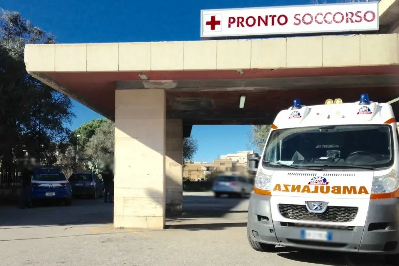Gioia Tauro, va in escandescenze al pronto soccorso. Arrestato ventunenne