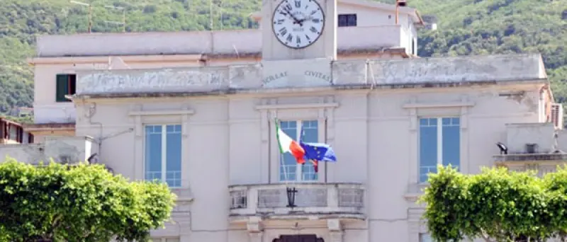 Scilla stabilizza 13 lavoratori precari. Il plauso della Uil ai commissari