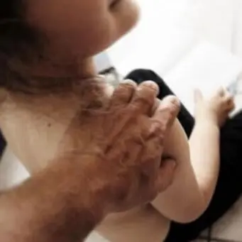 Maltrattamenti su minori disabili in comunità, l’intercettazione shock\u00A0«Gli ho dato così tanti sculaccioni che mi si è attivato il contapassi»\n