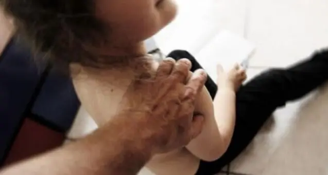 Maltrattamenti su minori disabili in comunità, l’intercettazione shock\u00A0«Gli ho dato così tanti sculaccioni che mi si è attivato il contapassi»\n