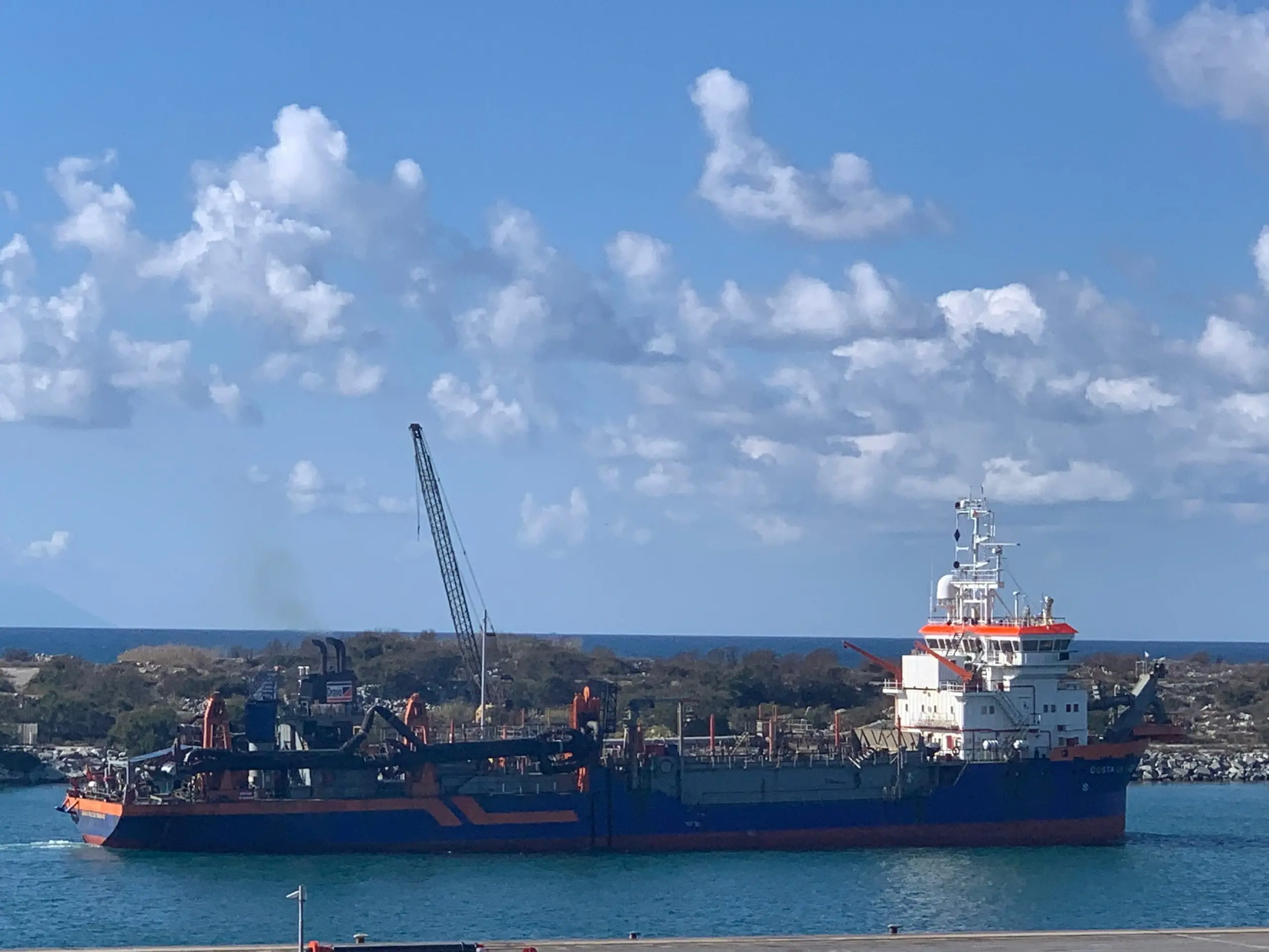 Porto di Gioia Tauro, manutenzione dei fondali in corso