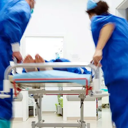 Riace, morto il giovane precipitato dal balcone