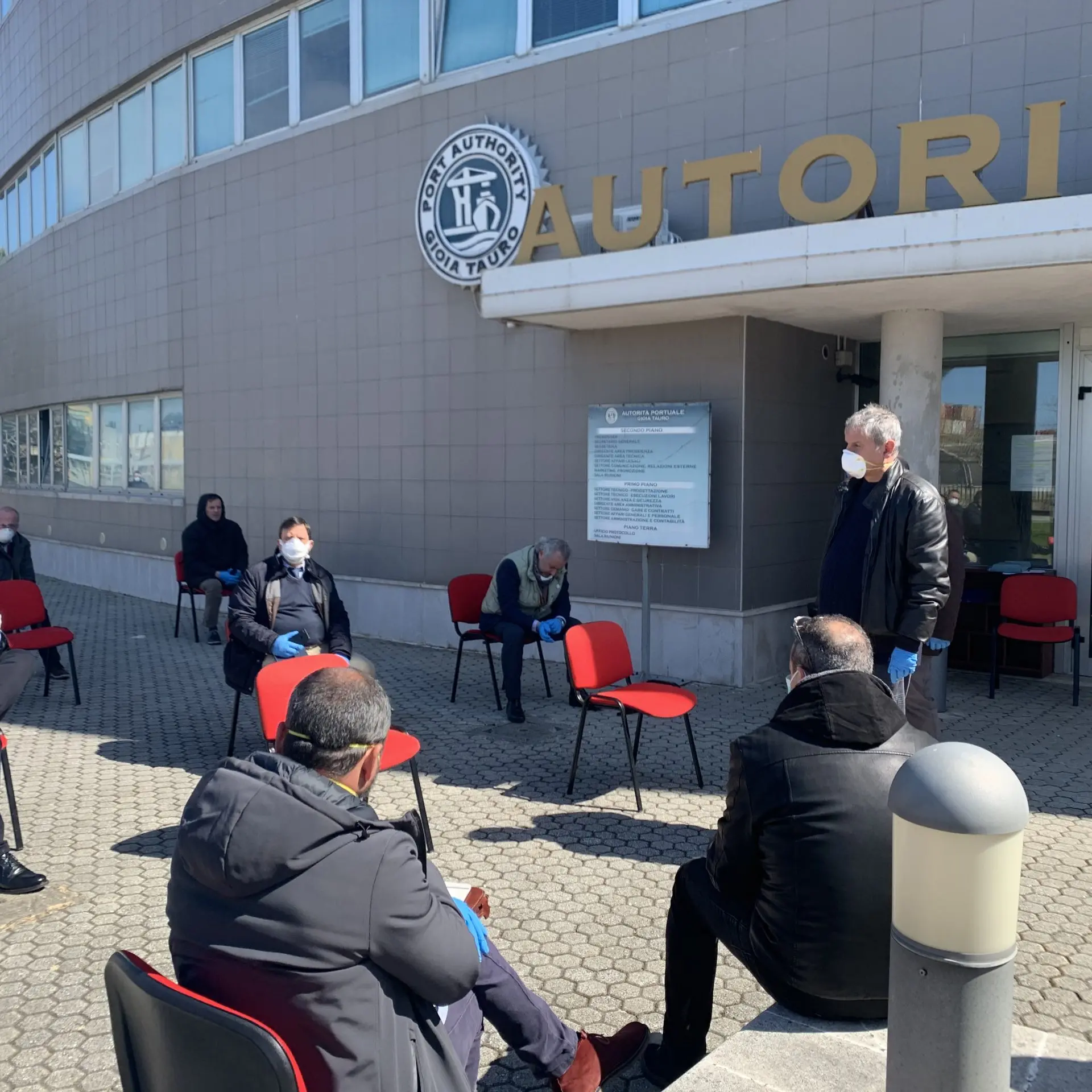 Coronavirus, riunione del Comitato igiene e sicurezza al porto di Gioia Tauro