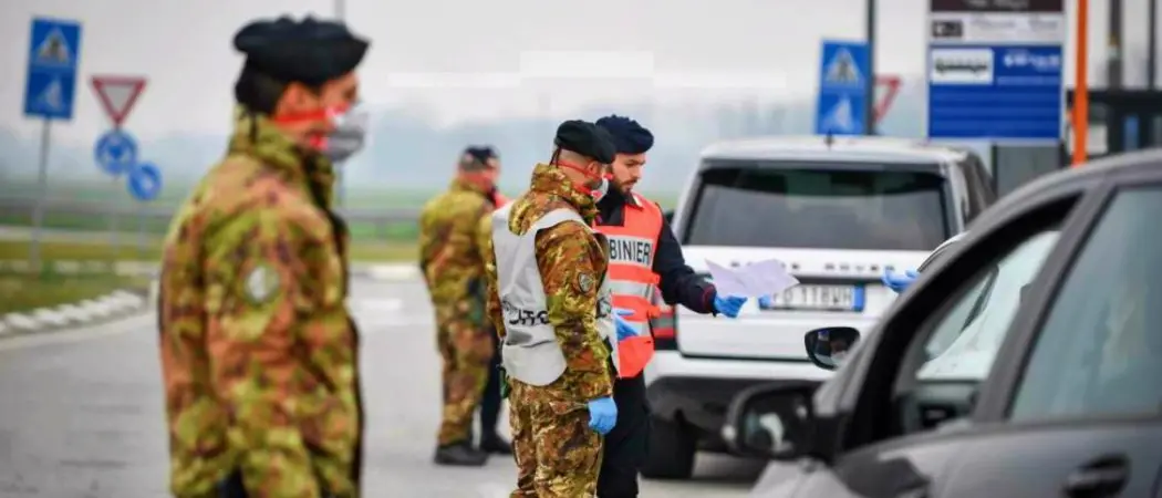 Coronavirus, Italia \"zona rossa\". Ora cosa succede? Le regole per spostarsi. I limiti per bar e negozi