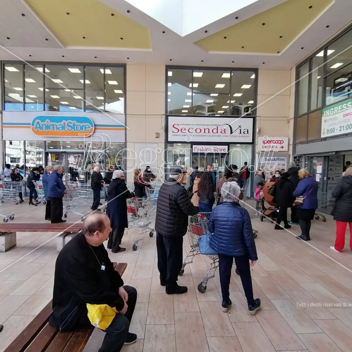 Coronavirus a Reggio Calabria, supermercati presi d'assalto